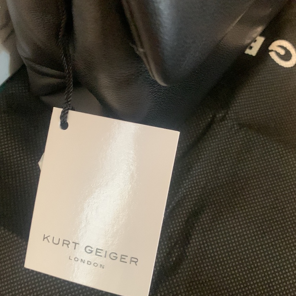 - Kurt Geiger London Mini Kew Leather Shoulder Bag
KURT GEIGER LONDON - Picture 11 of 12